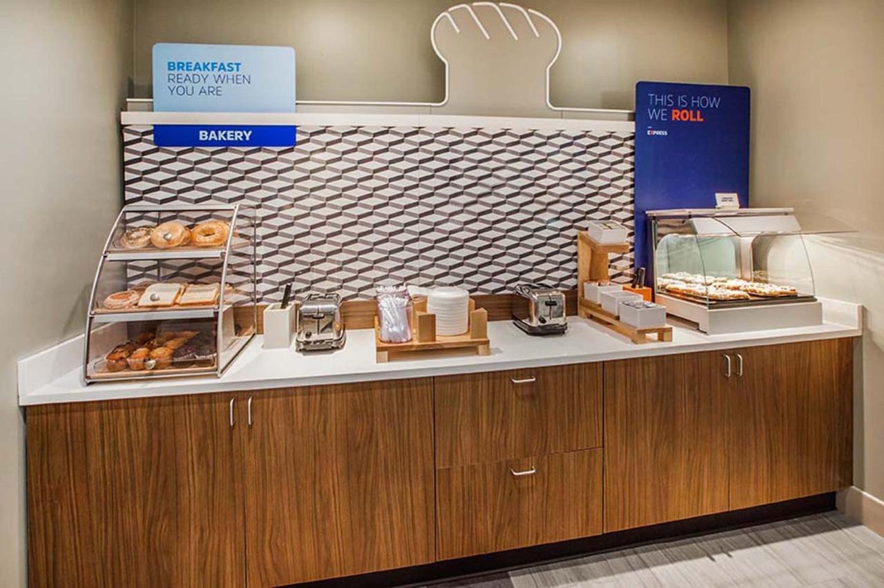 Hotel Express & Brookville, An Ihg 2*