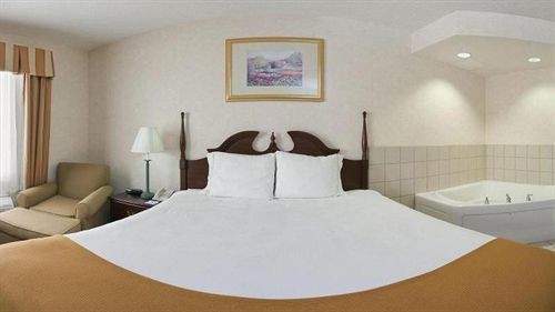 Express & Brookville, An Ihg 2* Brookville