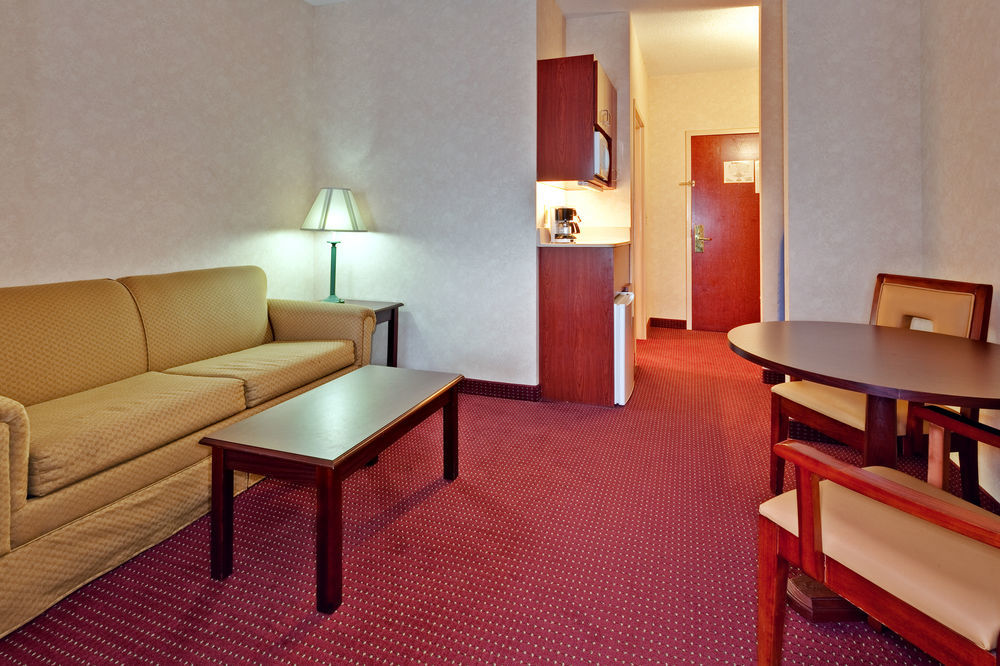 Hotel Express & Brookville, An Ihg 2*