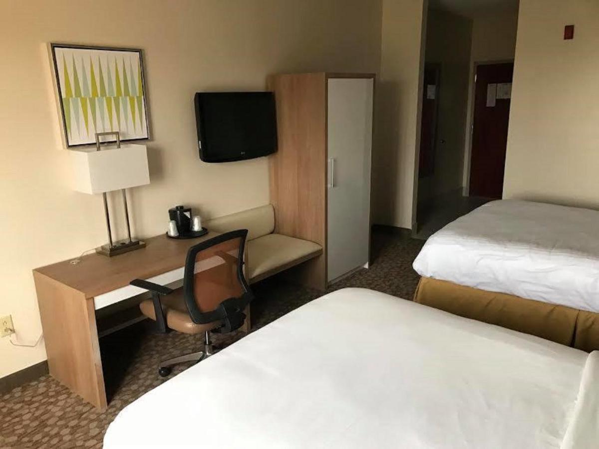 Express & Brookville, An Ihg 2* Brookville