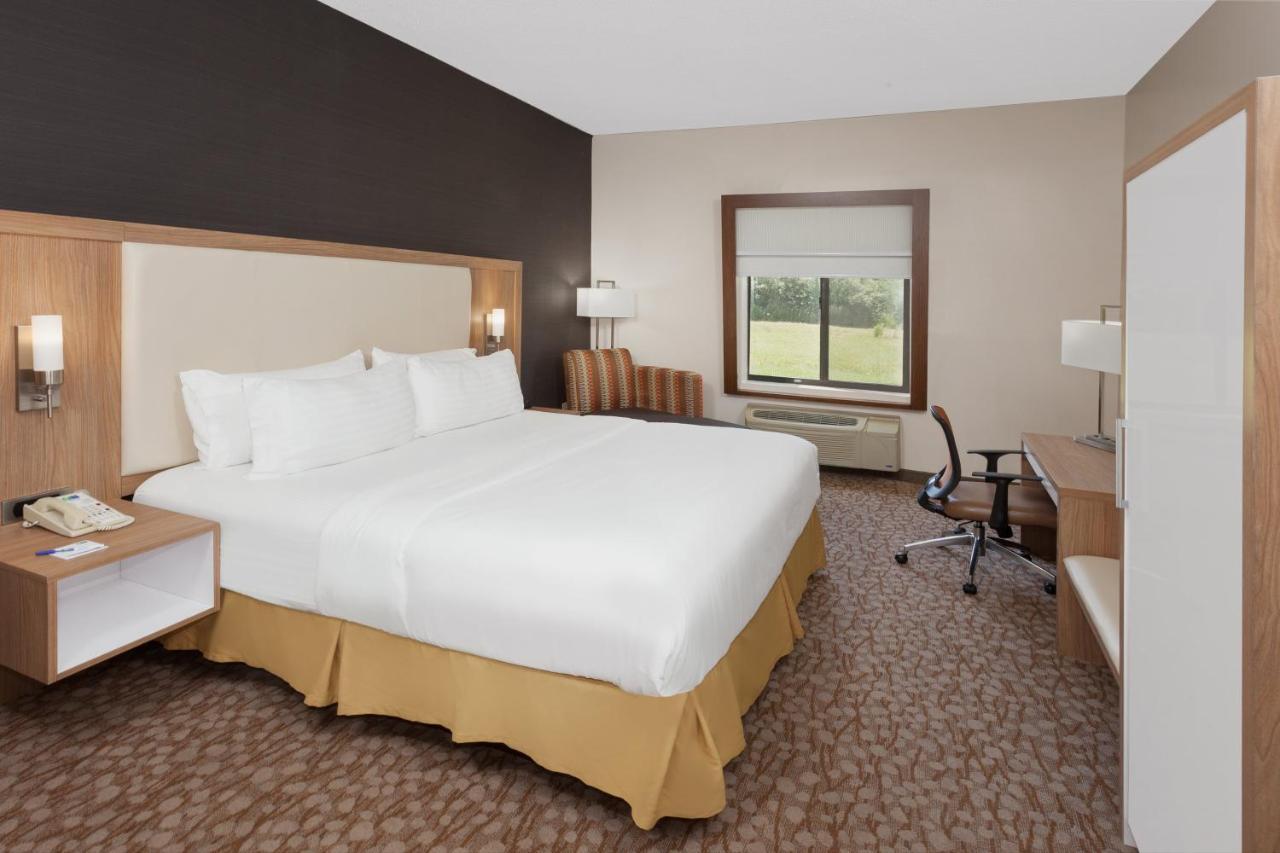 Express & Brookville, An Ihg Hotel